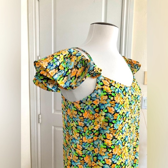 Davi & Dani Off Shoulders Dress - Picture 6 of 10